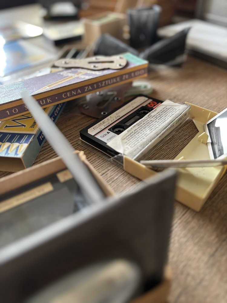 stare przedmioty na stole