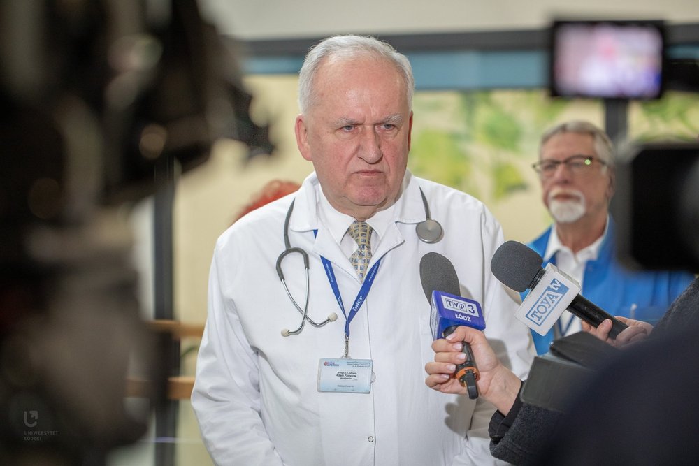 Przekazanie miodu z pasieki UŁ pacjentom szpitala im. Kopernika